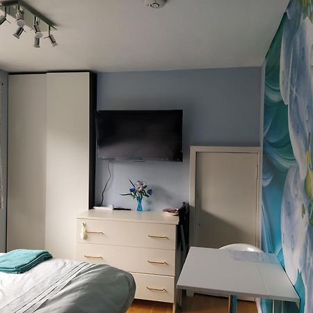 Self Catering Studio Flat Appartement Edinburgh Buitenkant foto