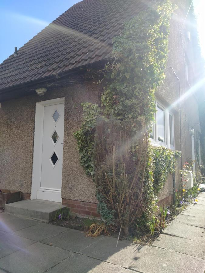 Self Catering Studio Flat Appartement Edinburgh Buitenkant foto
