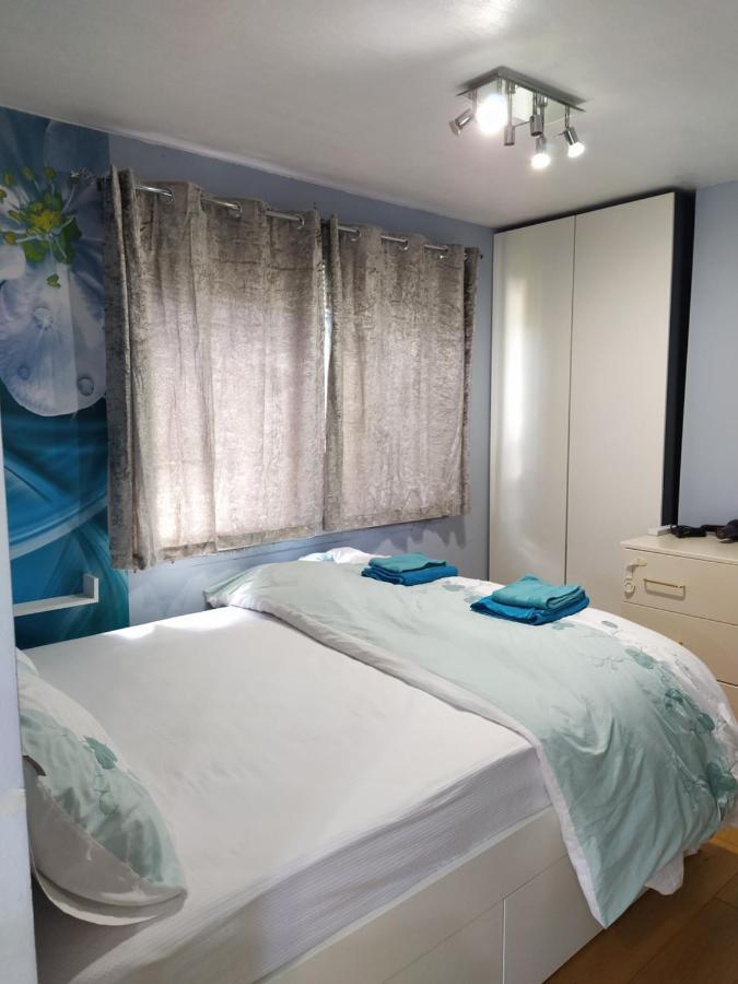 Self Catering Studio Flat Appartement Edinburgh Buitenkant foto